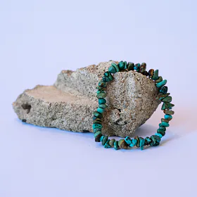 Tyrkysový náramek s gumičkou